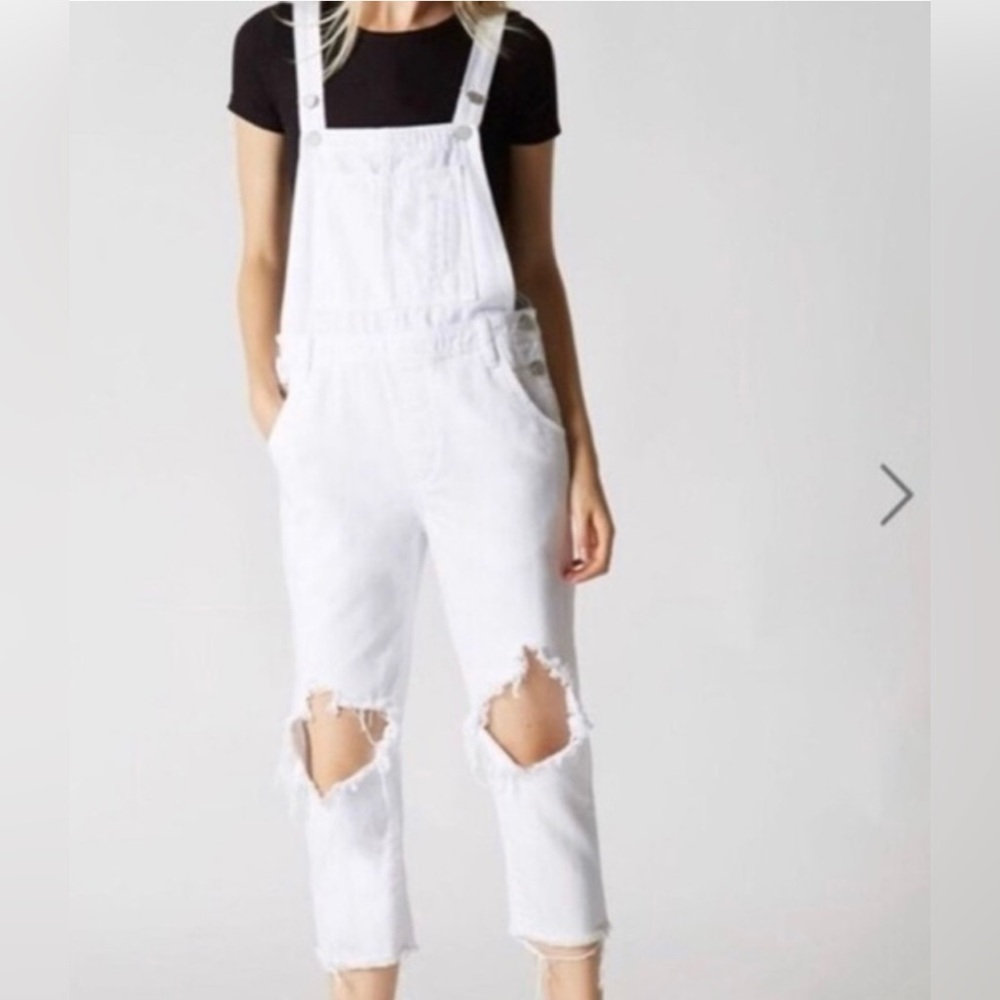 BlankNYC NWOT distressed white overalls ✨